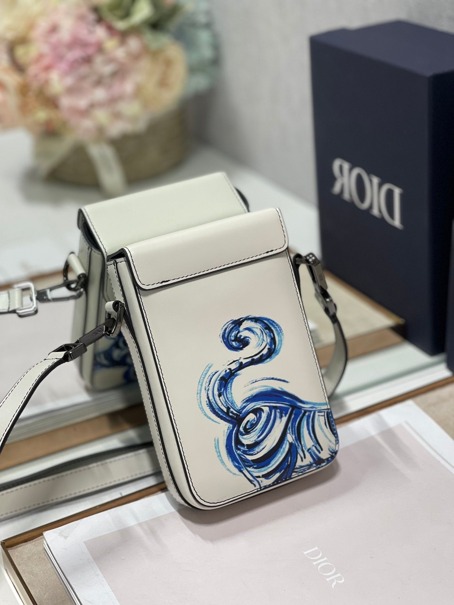 Top Quality D-Bubble Bucket Bag White For Women 7.5in/19cm CD