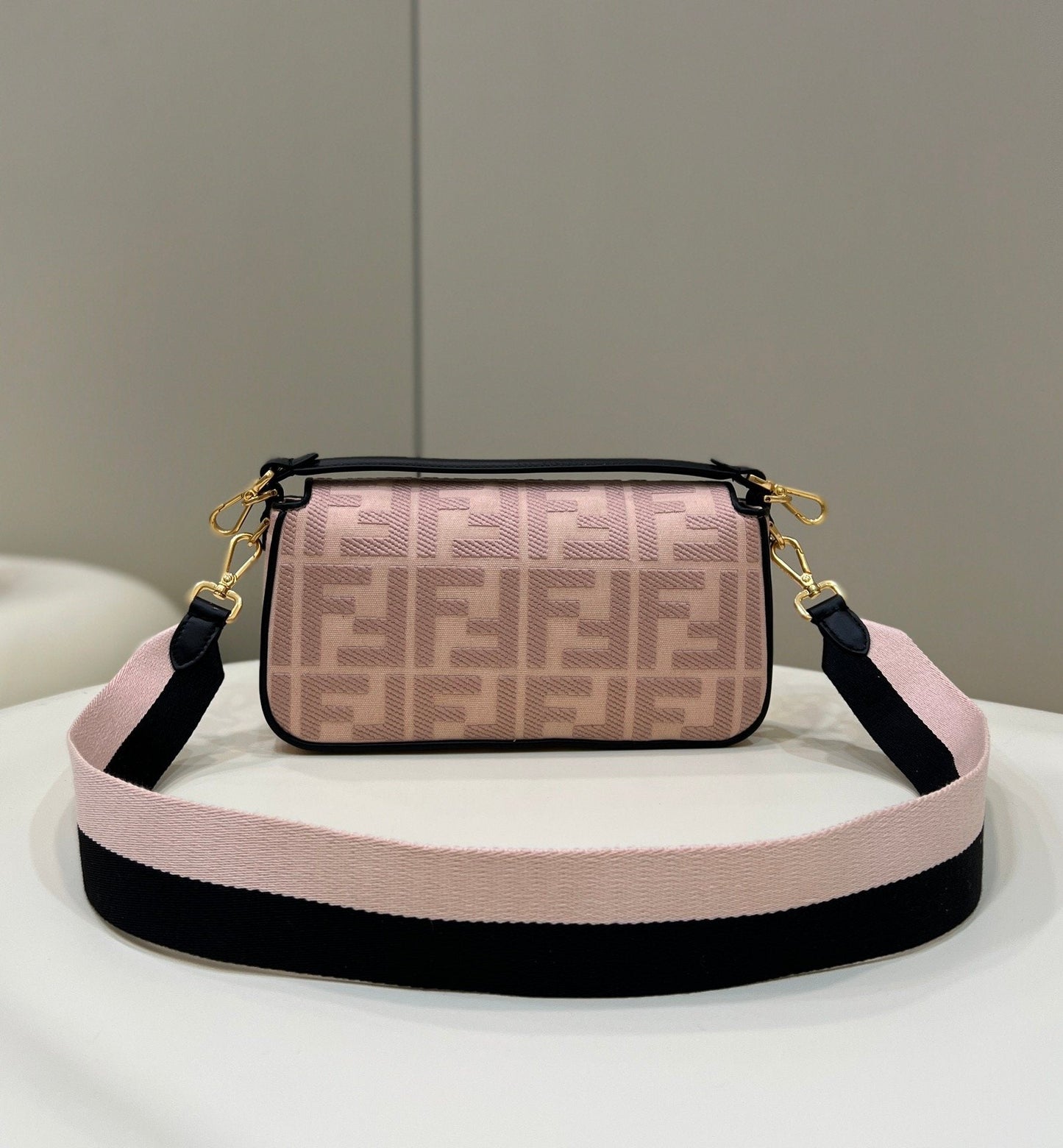 Top QualityTop Quality Baguette Light Pink For Women, Women’ Handbags, Shoulder And Crossbody Bags 10in/27cm FF 8BR600