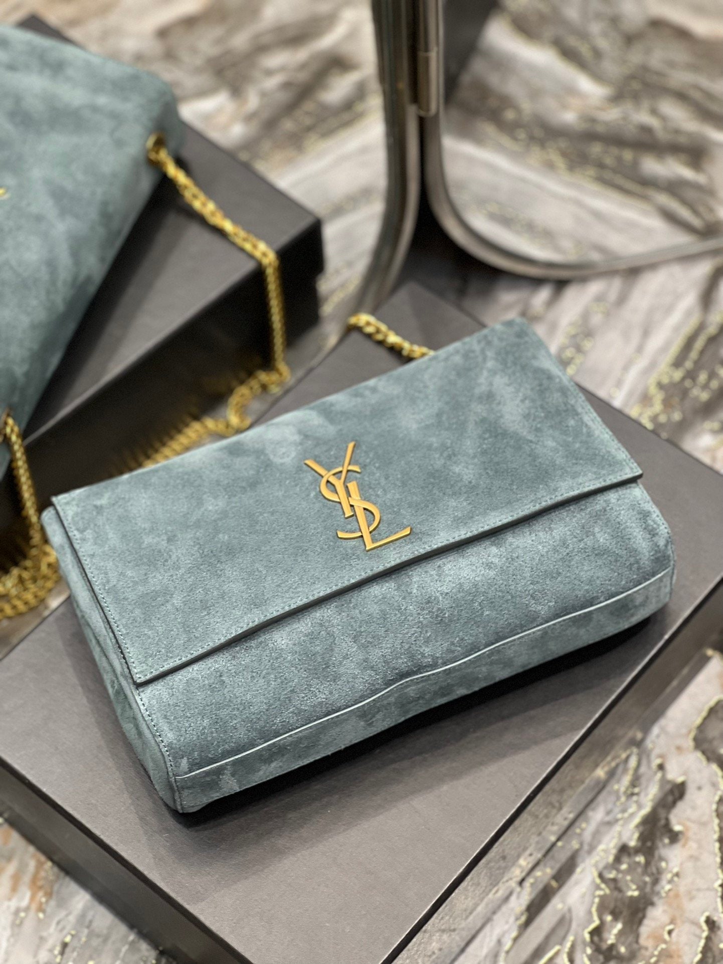 Top Quality Kate MeTop Qualityum Reversible Chain Bag In Suede With Gold Hardware For Women 11.2in/29cm YSL