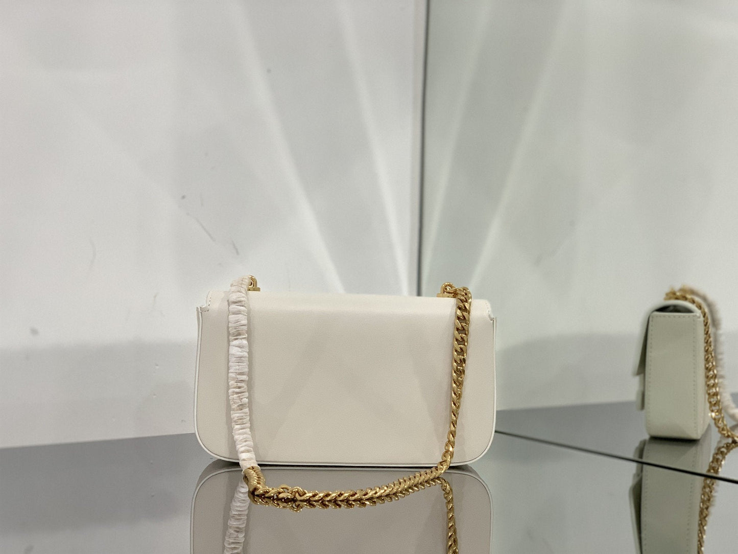 Top Quality Chain Shoulder Bag Cuir Triomphe White For Women 7.9in/20cm