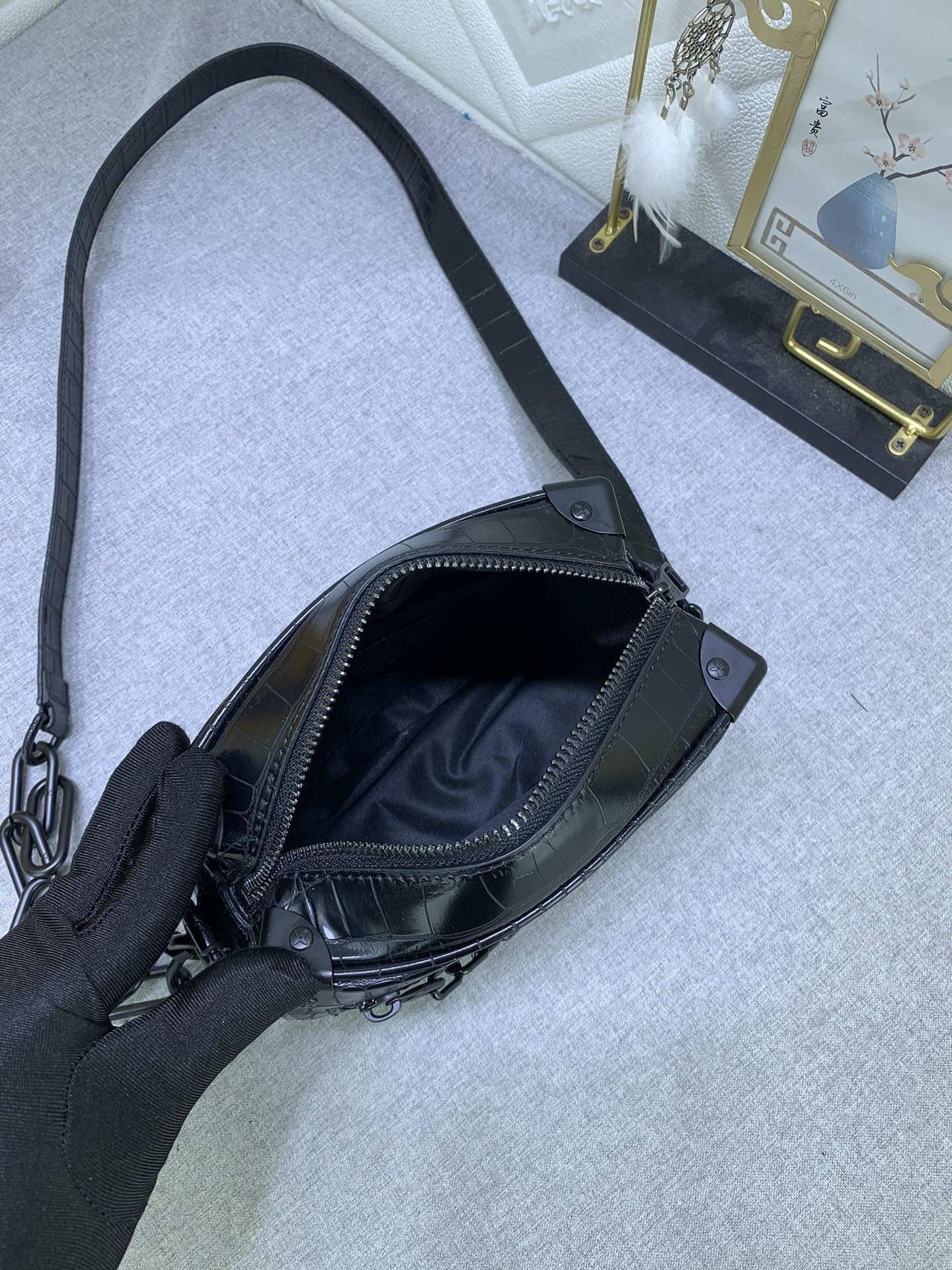 EN - New 1:1 rep  Bags LUV 660