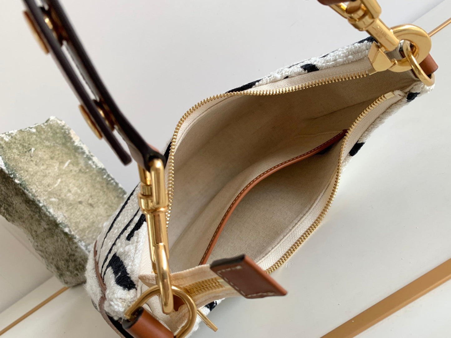 Top Quality MeTop Qualityum Ava Strap Bag In Textile With Top Quality All-Over White / Black For Women 9in/23cm 196922EFU.01WB