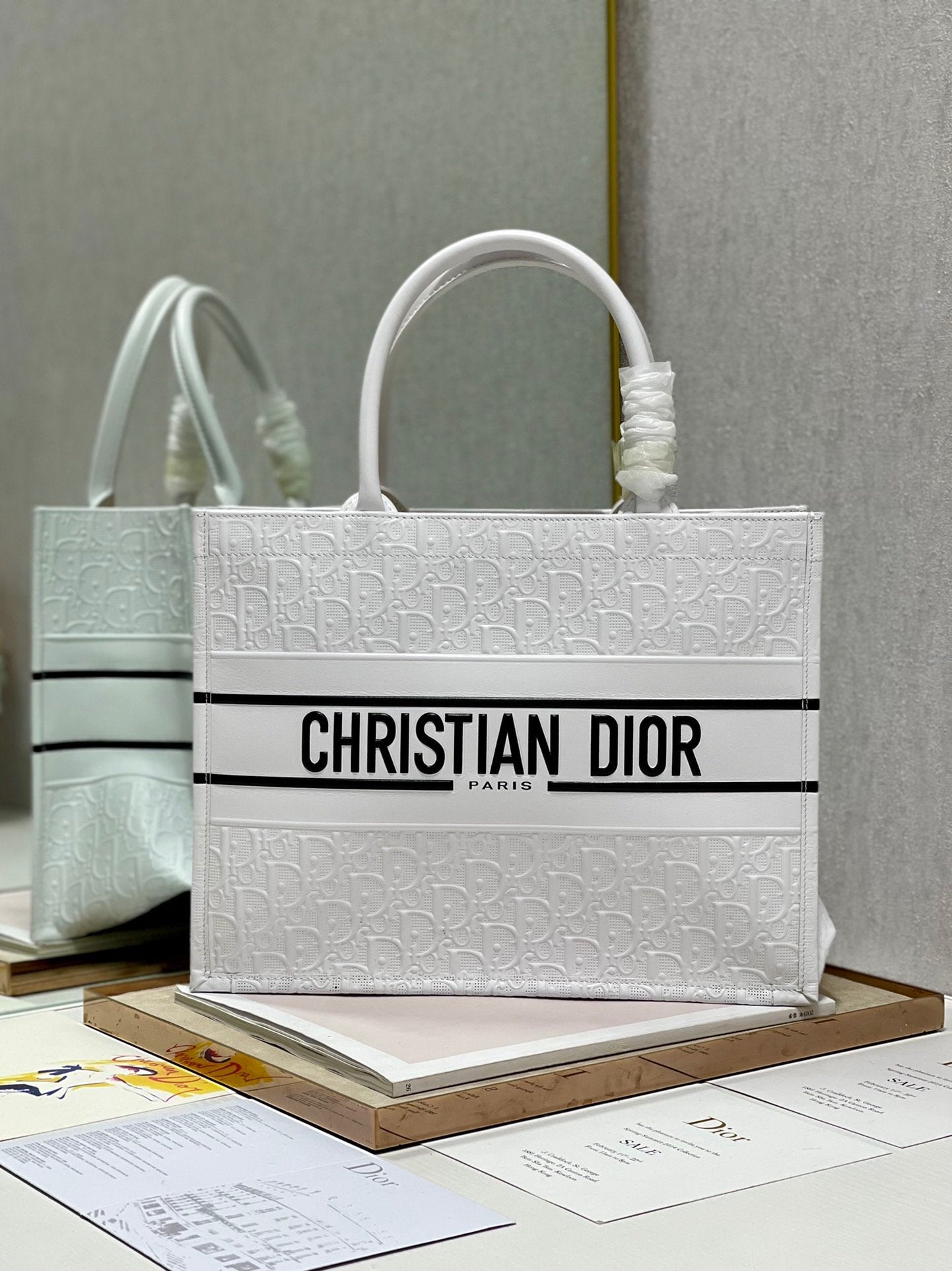 Top Quality  MeTop Qualityum Book Tote White, For Women, Womens Handbags 14in/36cm CD