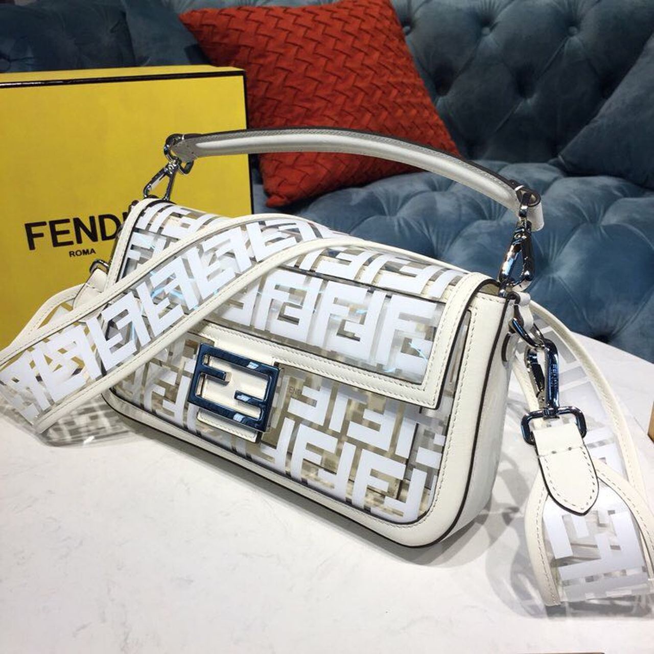 Top QualityTop Quality Baguette Nappa White For Women, Women’s Handbags, Shoulder And Crossbody Bags 10in/27cm FF 8BR600A72VF15AO