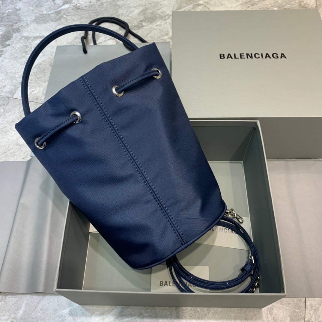 Top Quality Le Cagole MeTop Qualityum Bucket Bag In Dark Blue, For Women,  Bags 17.6in/45cm