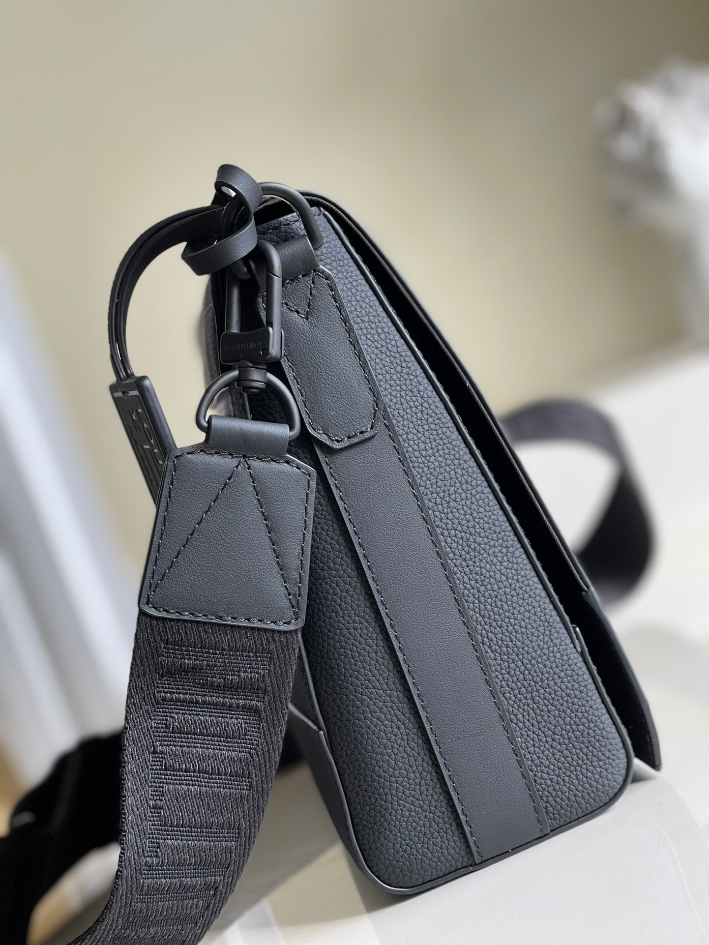 Top Quality Messenger Grain Black For Men, Bags, Shoulder And Crossbody Bags 11in/28cm Top Quality M57080