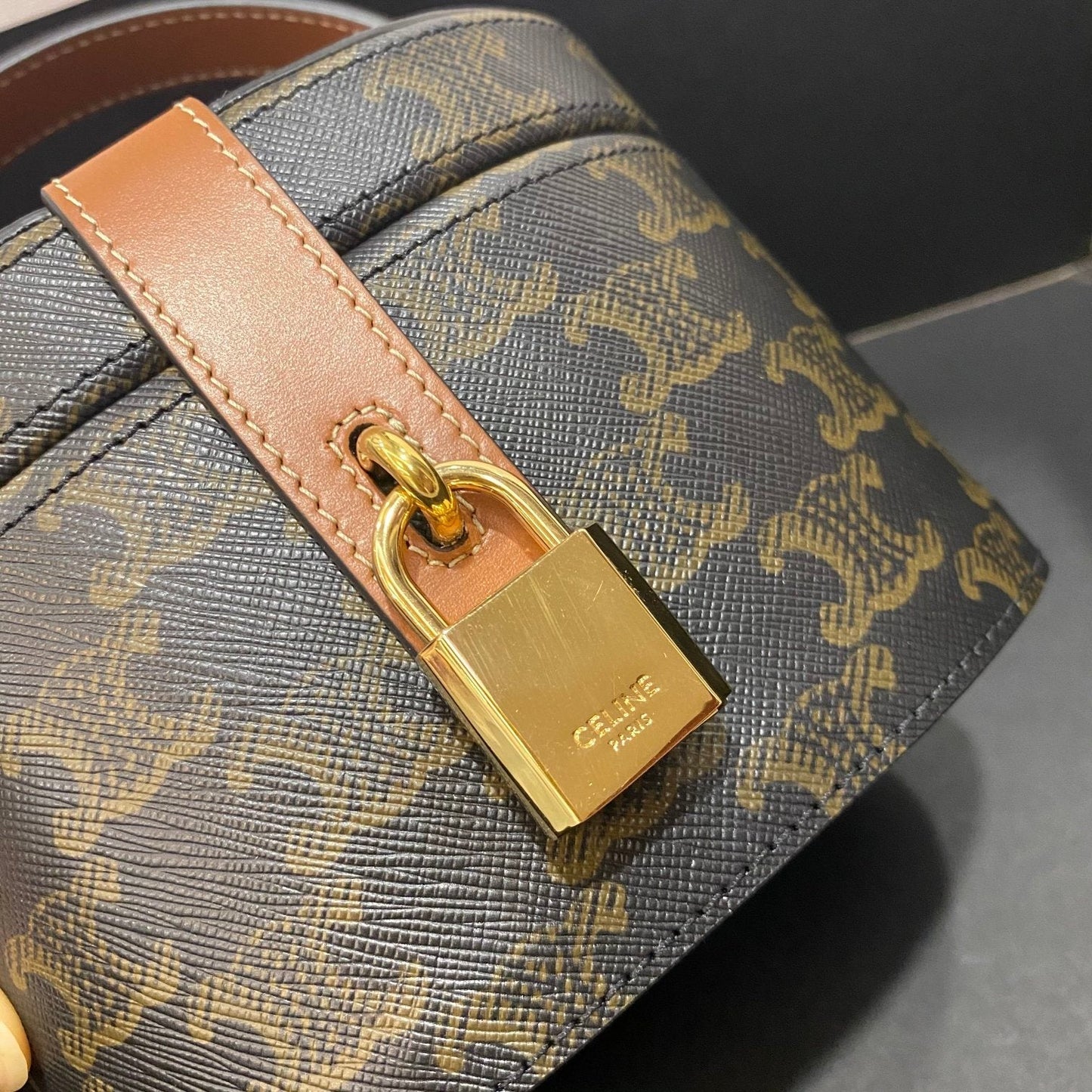 Top Quality Vanity Case In Triomphe Canvas Tan For Women 6in/15cm 4M0932DP4.04LU
