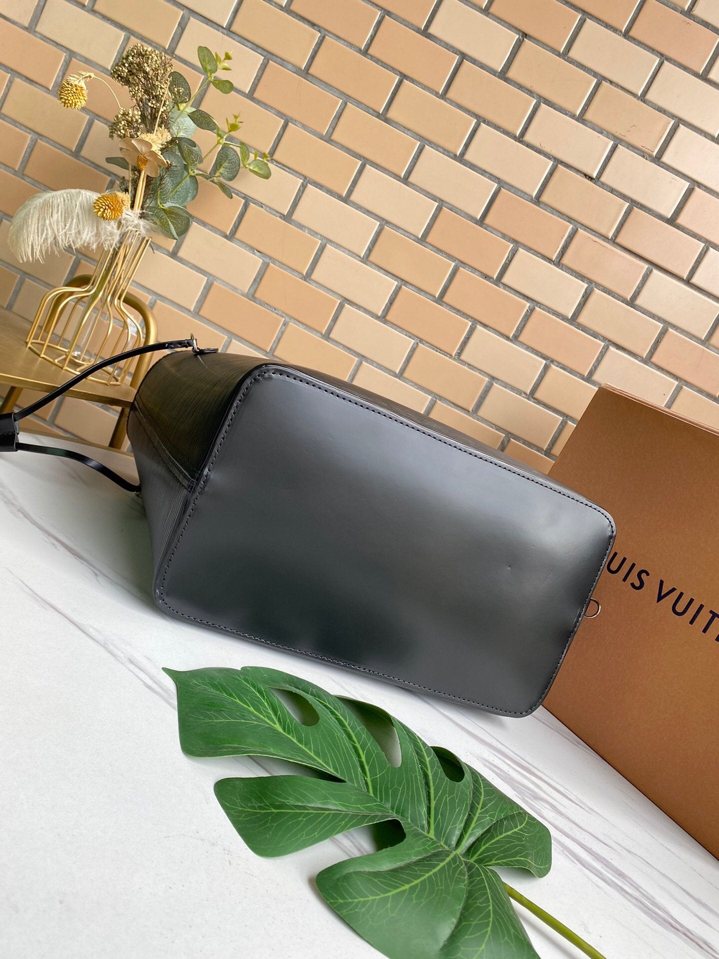EN - New 1:1 rep  Bags LUV 131