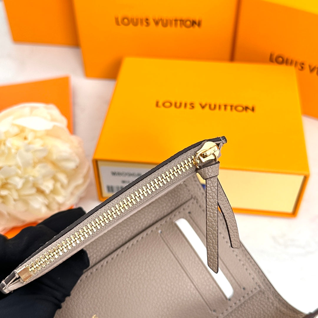 EN - New 1:1 rep  Wallet LUV 136