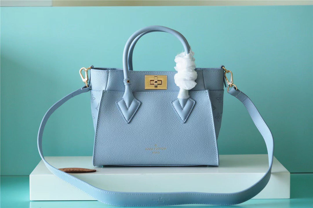 Top Quality On My Side PM Mahina Bleu Nuage Blue For Women,  Shoulder And Crossbody Bags 25cm/9.8in Top Quality M59432