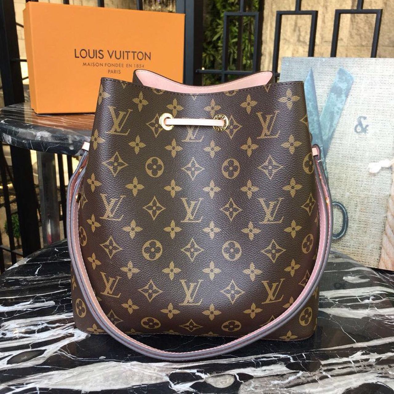 Top Quality NeoNoe MM Bucket Bag Monogram Canvas Rose Poudre Pink For Women, WoBags, Shoulder Bags 10.2in/26cm Top Quality M44022