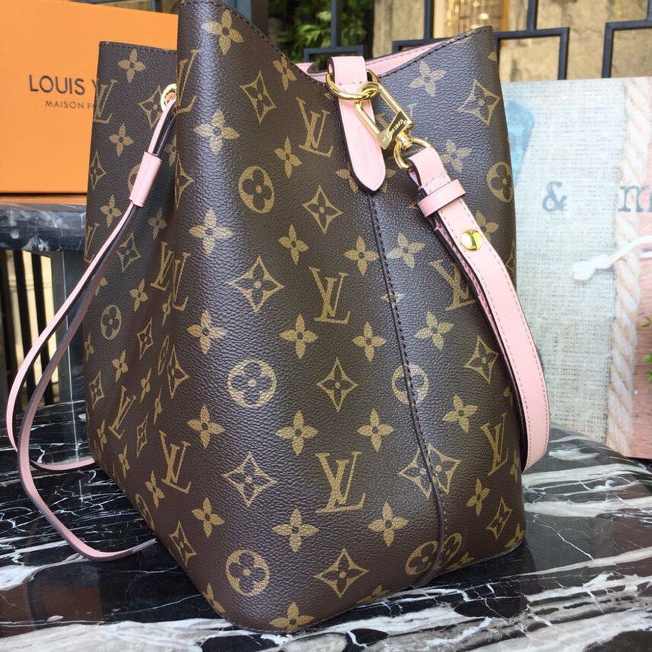Top Quality NeoNoe MM Bucket Bag Monogram Canvas Rose Poudre Pink For Women, WoBags, Shoulder Bags 10.2in/26cm Top Quality M44022