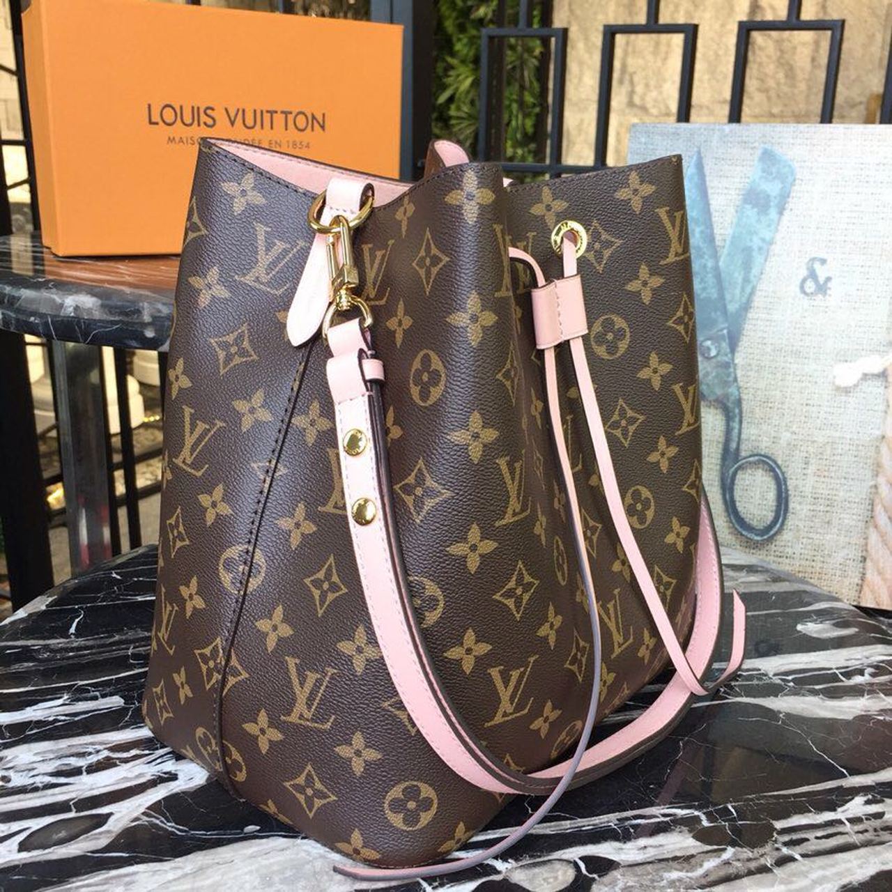 Top Quality NeoNoe MM Bucket Bag Monogram Canvas Rose Poudre Pink For Women, WoBags, Shoulder Bags 10.2in/26cm Top Quality M44022