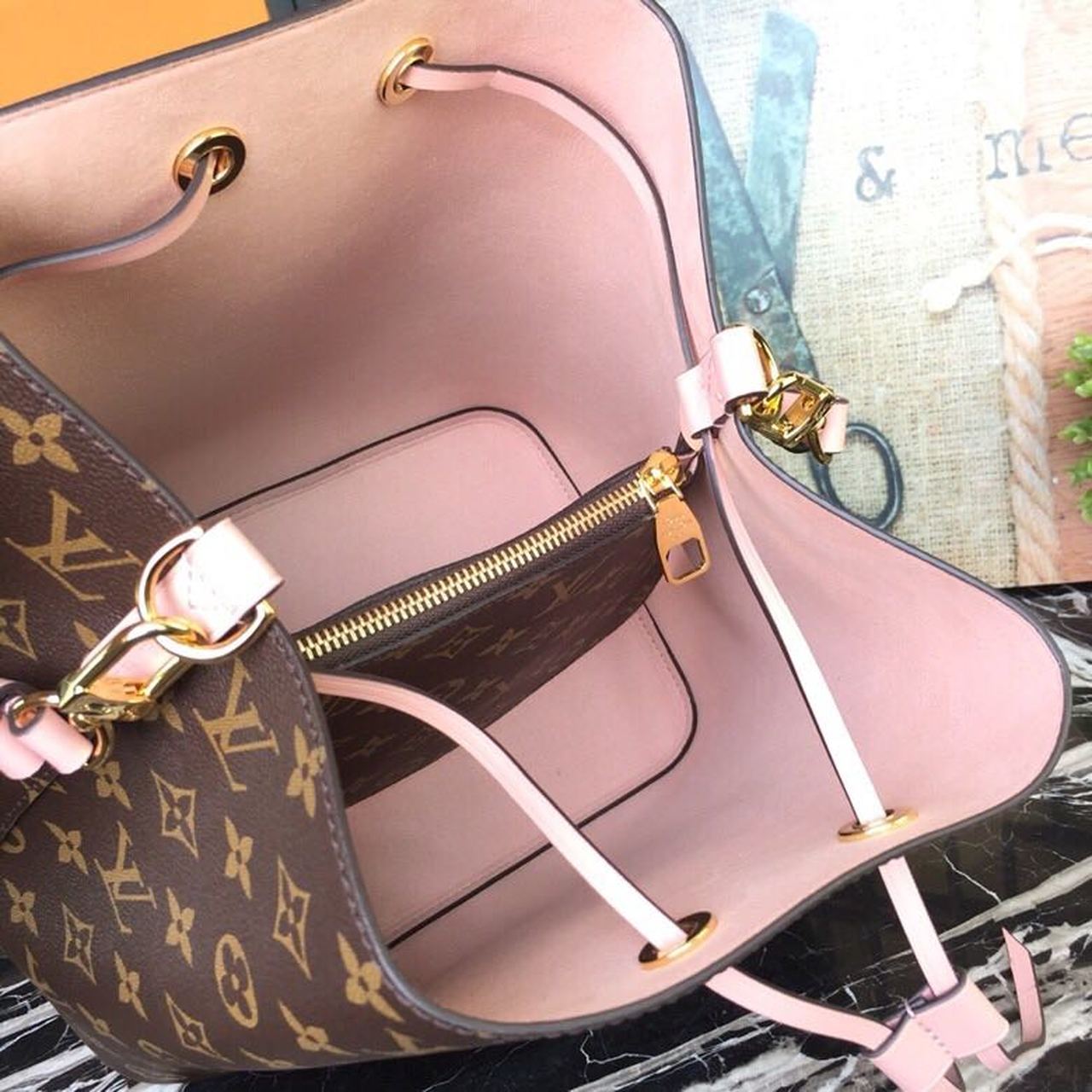 Top Quality NeoNoe MM Bucket Bag Monogram Canvas Rose Poudre Pink For Women, WoBags, Shoulder Bags 10.2in/26cm Top Quality M44022