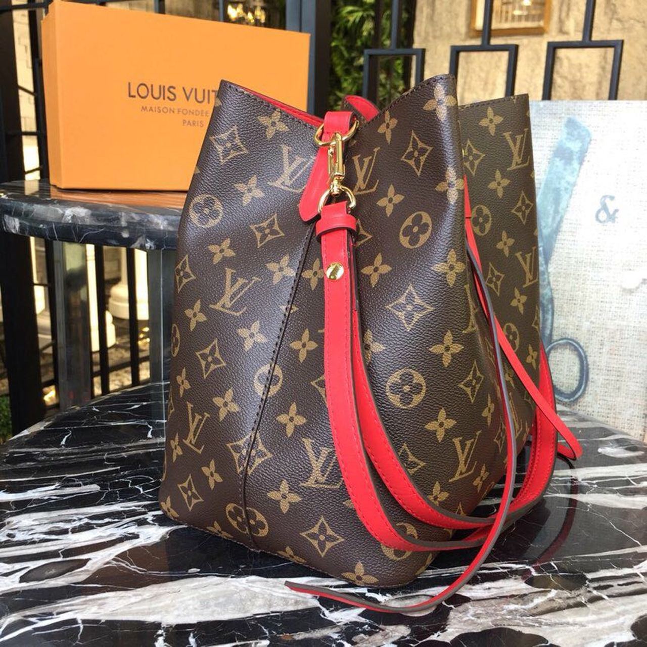 Top Quality NeoNoe MM Bucket Bag Monogram Canvas Coquelicot Red For Women, Womens Handbags, Shoulder And Crossbody Bags 10.2in/26cm Top Quality M44021