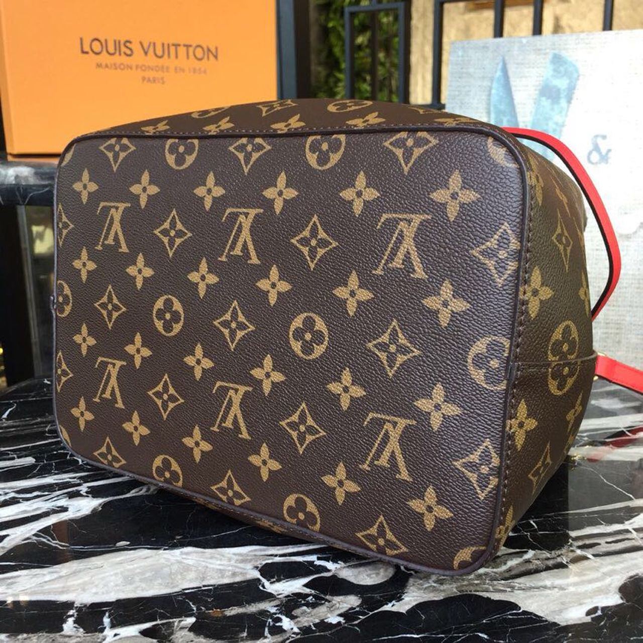 Top Quality NeoNoe MM Bucket Bag Monogram Canvas Coquelicot Red For Women, Womens Handbags, Shoulder And Crossbody Bags 10.2in/26cm Top Quality M44021