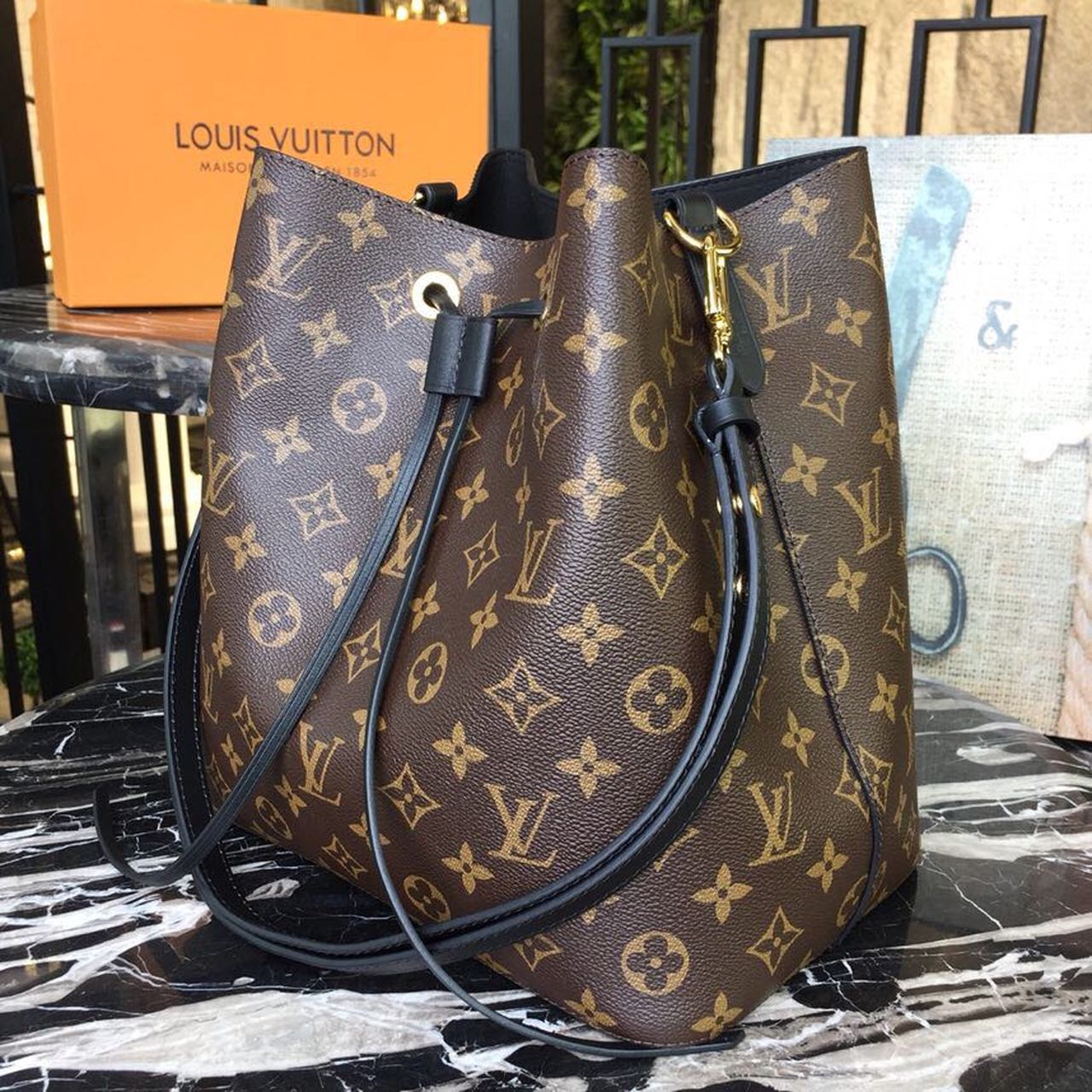Top Quality NeoNoe MM Bucket Bag Monogram Canvas Black For Women, Womens Handbags, Shoulder And Crossbody Bags 10.2in/26cm Top Quality M44020