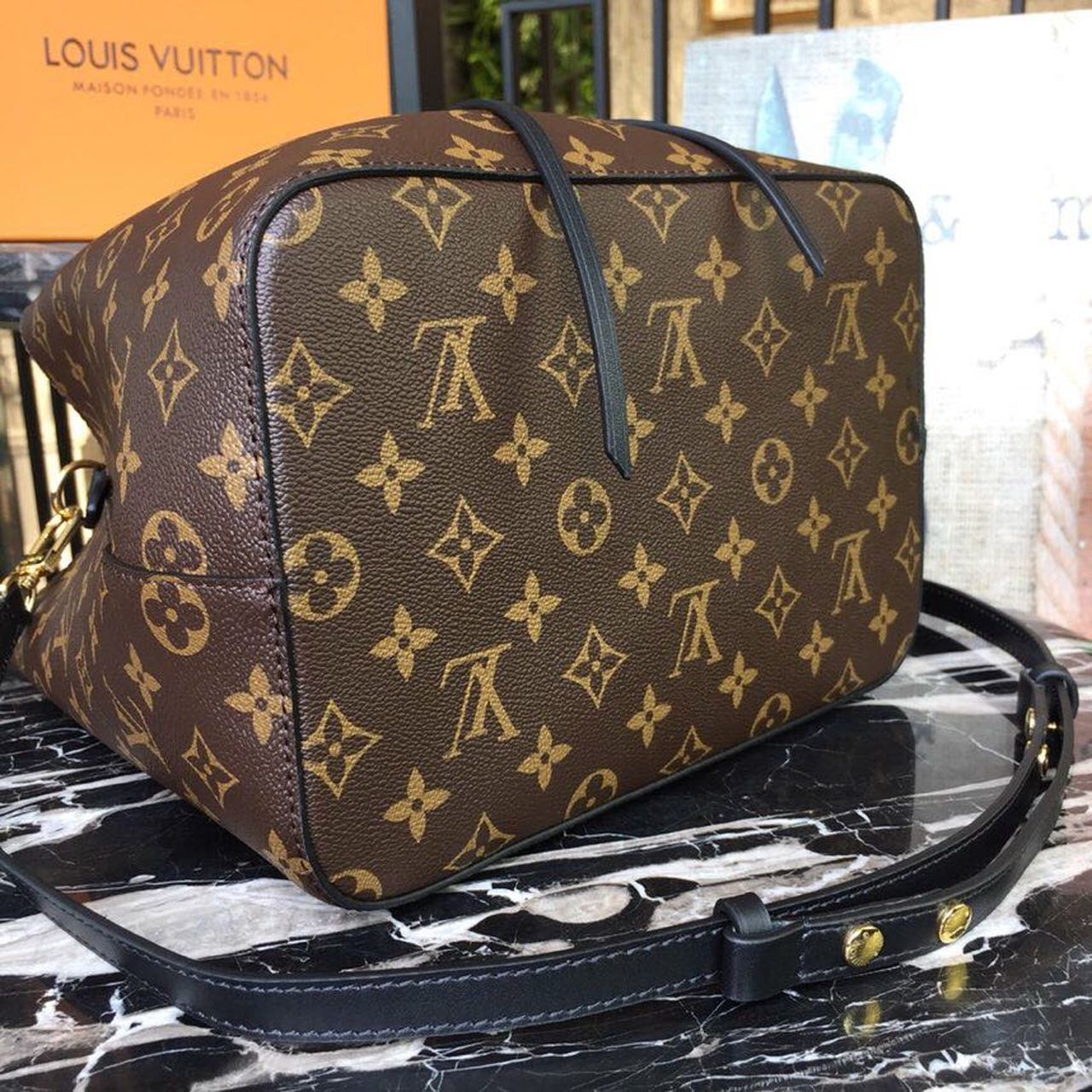Top Quality NeoNoe MM Bucket Bag Monogram Canvas Black For Women, Womens Handbags, Shoulder And Crossbody Bags 10.2in/26cm Top Quality M44020