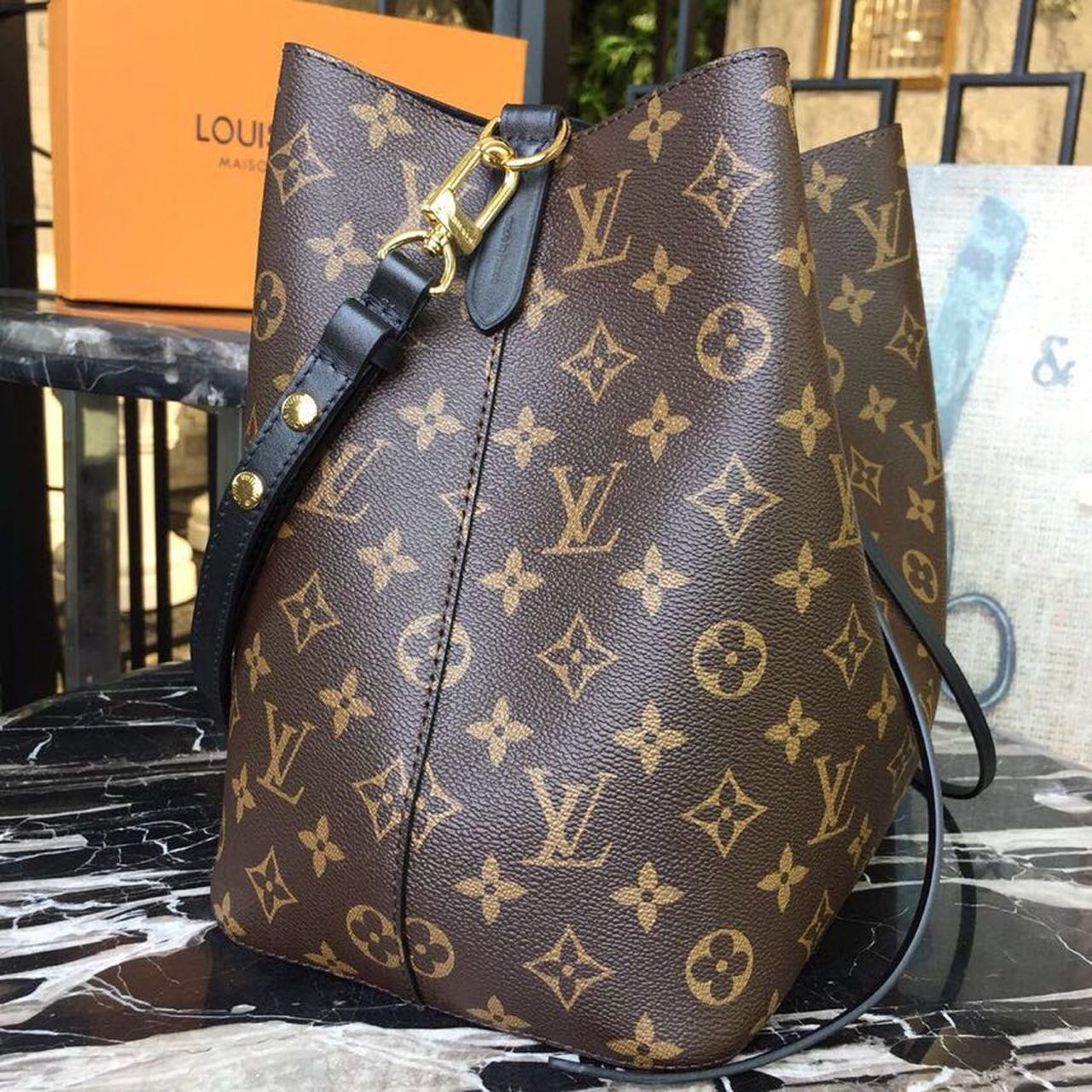 Top Quality NeoNoe MM Bucket Bag Monogram Canvas Black For Women, Womens Handbags, Shoulder And Crossbody Bags 10.2in/26cm Top Quality M44020