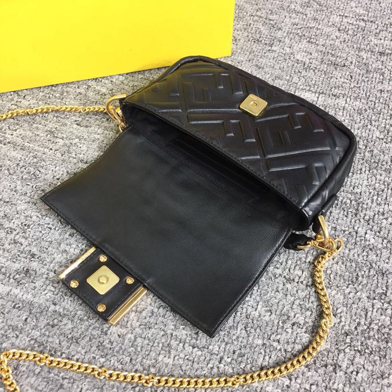Top QualityTop Quality Baguette Nappa Black For Women, Women’s Handbags, Shoulder And Crossbody Bags 7in/19cm FF 8BS017A72VF15ZW
