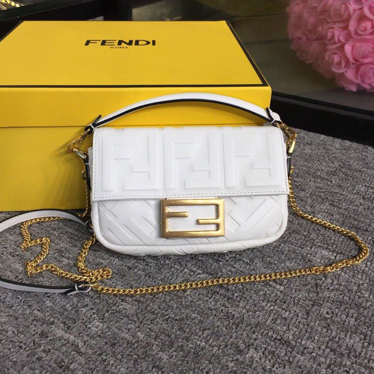 Top QualityTop Quality Baguette Nappa White For Women, Women’s Handbags, Shoulder And Crossbody Bags 7in/19cm FF 8BS017A72VF15AO