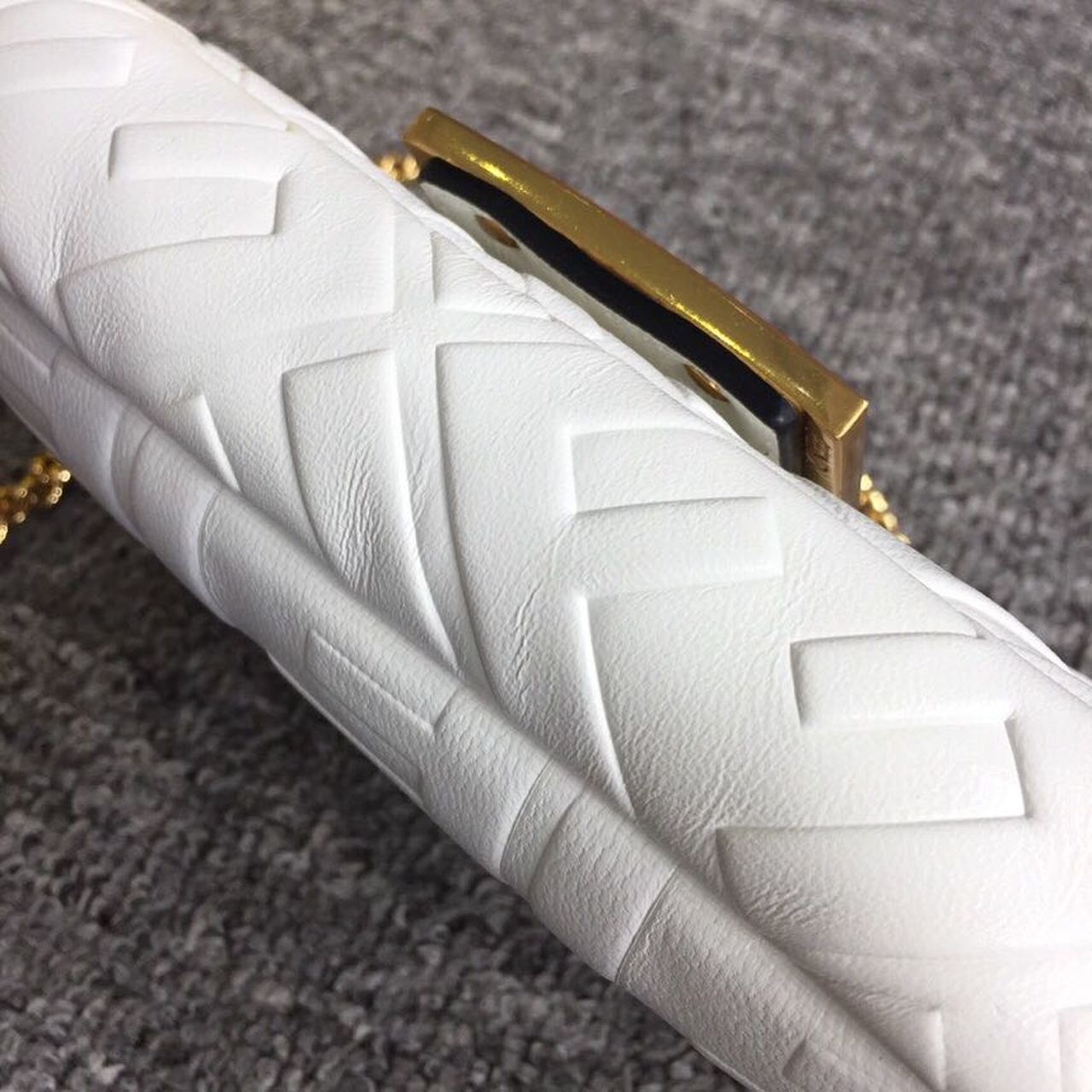 Top QualityTop Quality Baguette Nappa White For Women, Women’s Handbags, Shoulder And Crossbody Bags 7in/19cm FF 8BS017A72VF15AO