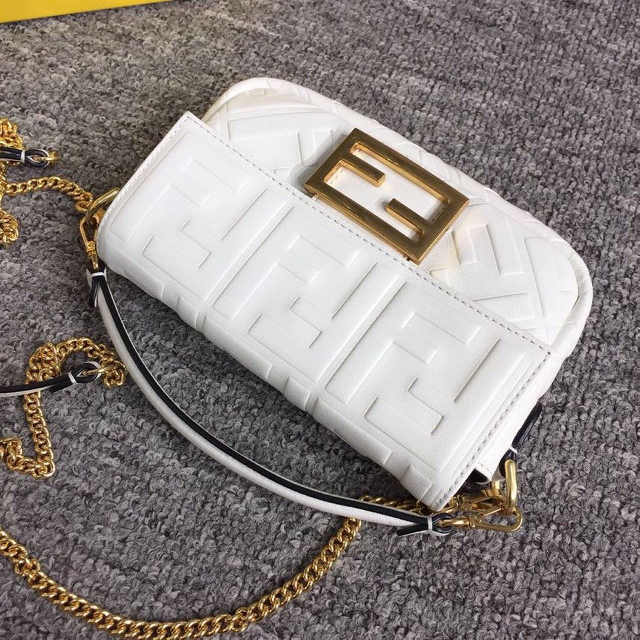 Top QualityTop Quality Baguette Nappa White For Women, Women’s Handbags, Shoulder And Crossbody Bags 7in/19cm FF 8BS017A72VF15AO