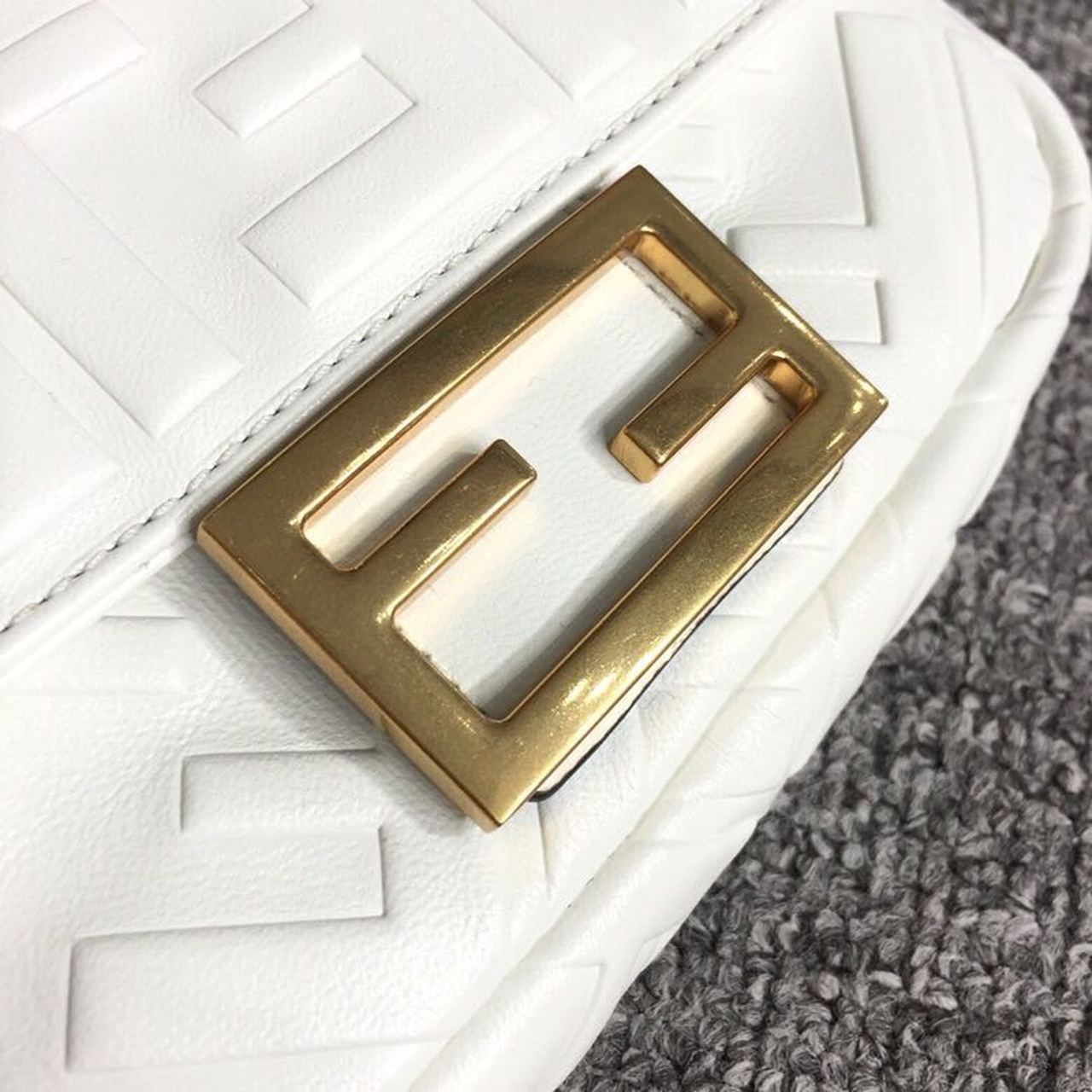 Top QualityTop Quality Baguette Nappa White For Women, Women’s Handbags, Shoulder And Crossbody Bags 7in/19cm FF 8BS017A72VF15AO