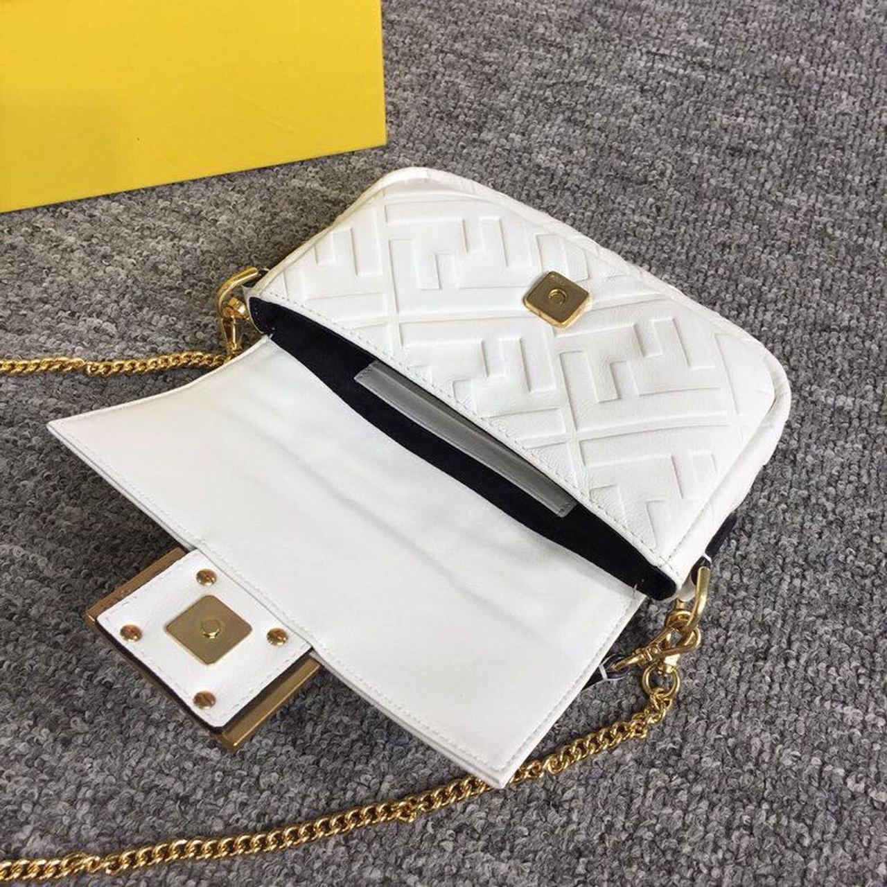 Top QualityTop Quality Baguette Nappa White For Women, Women’s Handbags, Shoulder And Crossbody Bags 7in/19cm FF 8BS017A72VF15AO