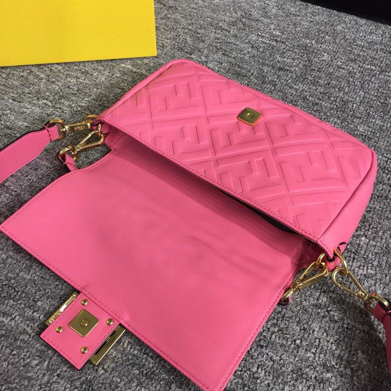 Top QualityTop Quality Baguette Nappa Pink For Women, Women’s Handbags, Shoulder And Crossbody Bags 10in/27cm FF 8BR600