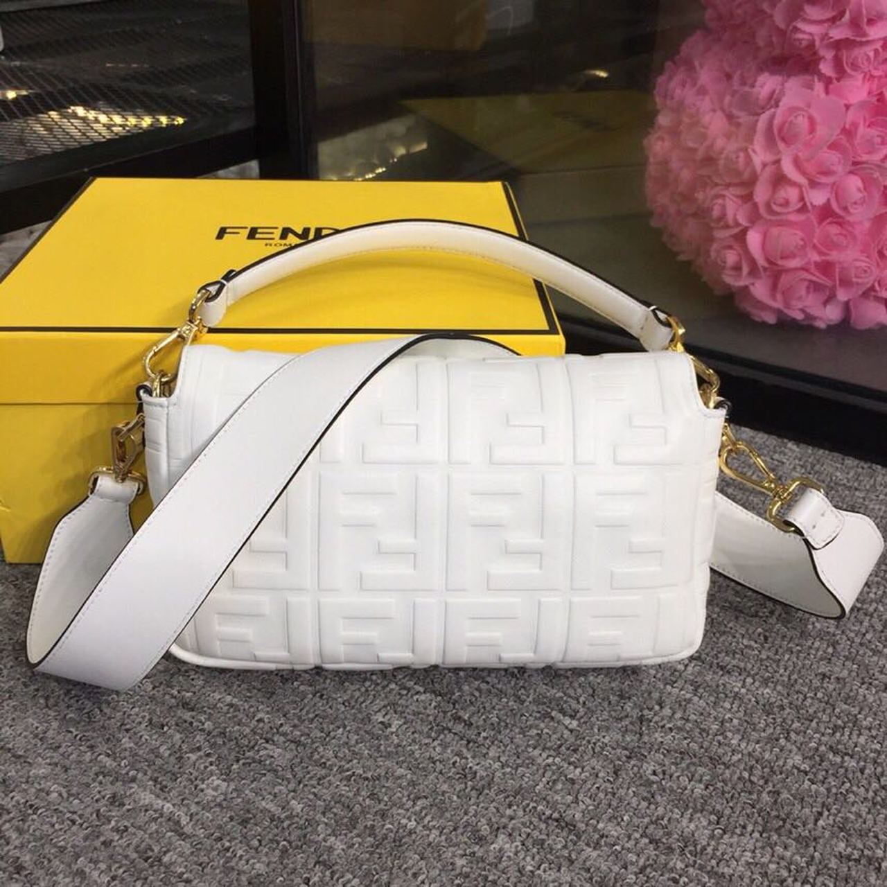 Top QualityTop Quality Baguette Nappa White For Women, Women’s Handbags, Shoulder And Crossbody Bags 10in/27cm FF 8BR600A72VF15AO