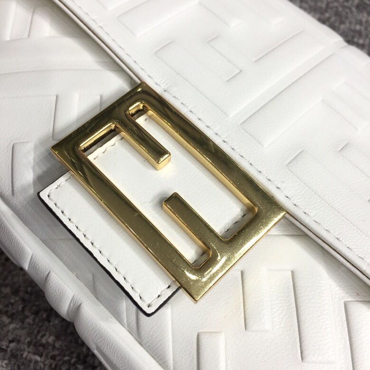 Top QualityTop Quality Baguette Nappa White For Women, Women’s Handbags, Shoulder And Crossbody Bags 10in/27cm FF 8BR600A72VF15AO