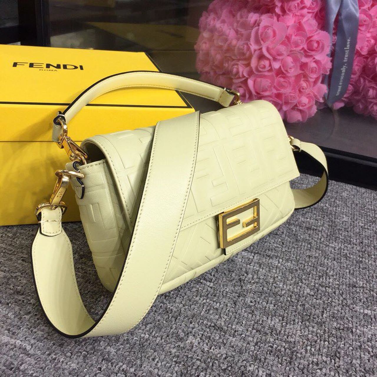 Top QualityTop Quality Baguette Nappa Cream For Women, Women’s Handbags, Shoulder And Crossbody Bags 10in/27cm FF 8BR600