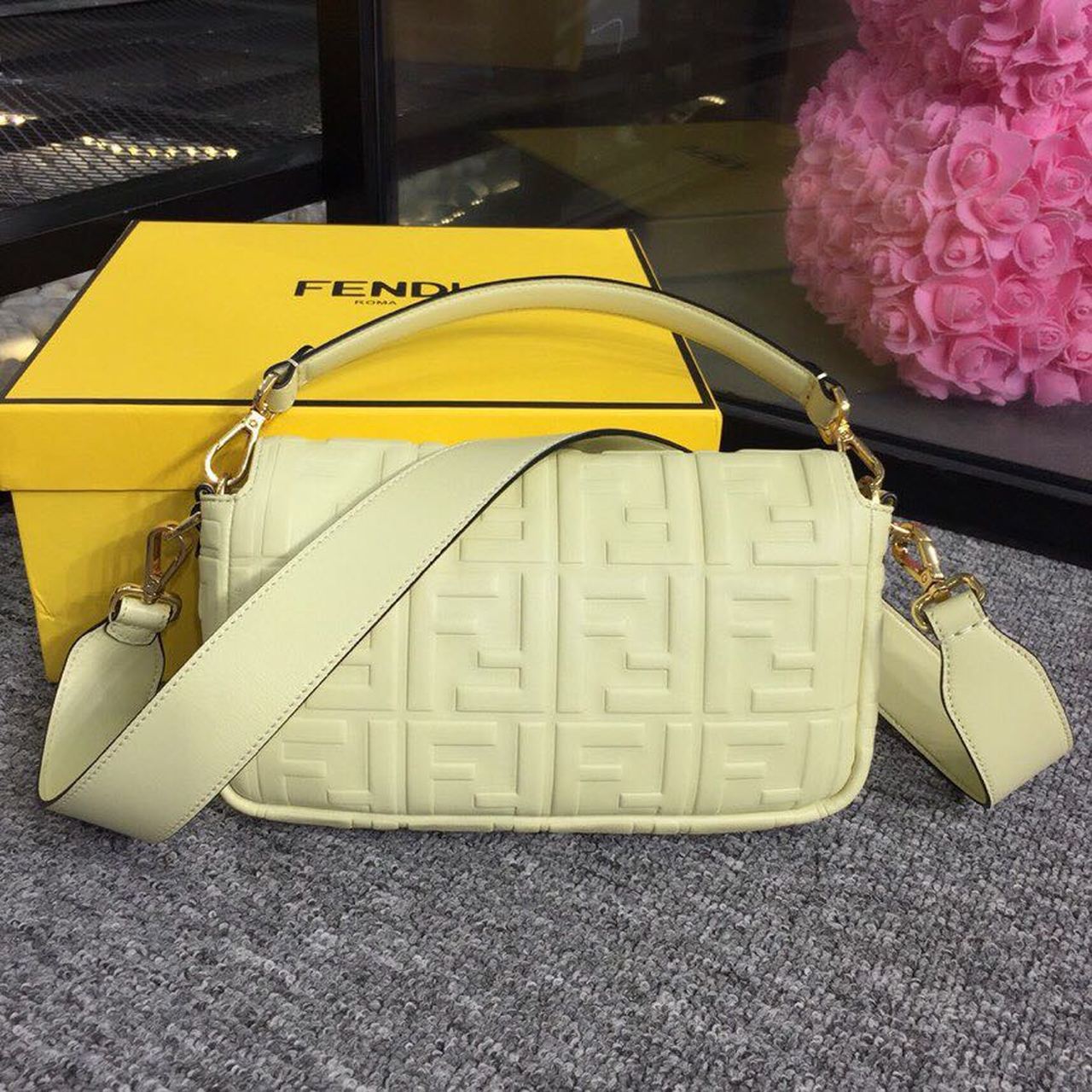 Top QualityTop Quality Baguette Nappa Cream For Women, Women’s Handbags, Shoulder And Crossbody Bags 10in/27cm FF 8BR600