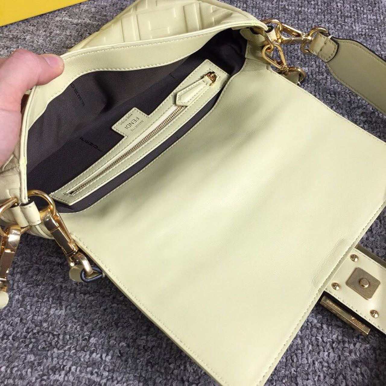 Top QualityTop Quality Baguette Nappa Cream For Women, Women’s Handbags, Shoulder And Crossbody Bags 10in/27cm FF 8BR600
