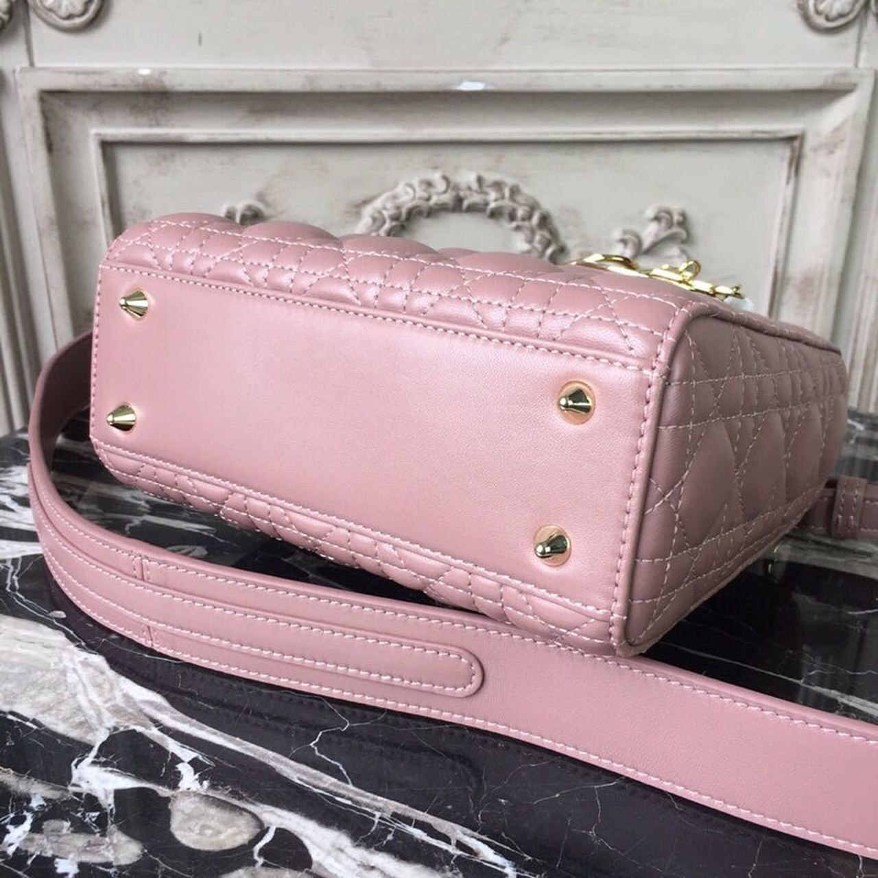 Top Quality MeTop Qualityum Lady Bag Gold Toned Hardware Dusty Pink For Women 20cm/8in CD