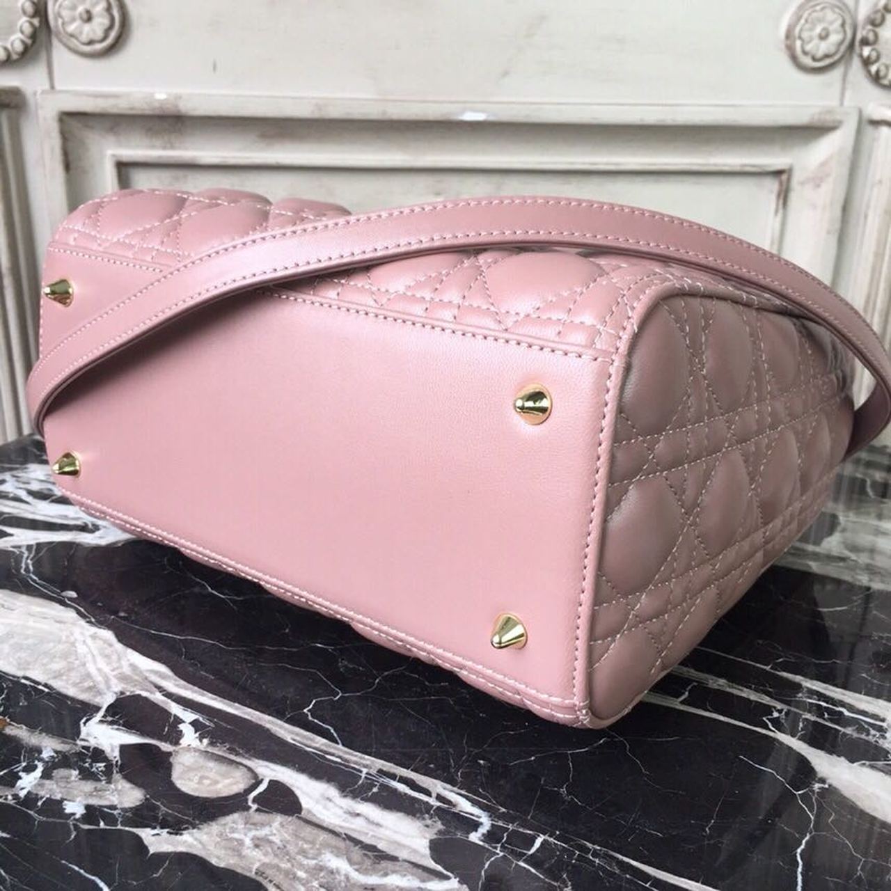 Top Quality MeTop Qualityum Lady Bag Gold Toned Hardware Dusty Pink For Women 24cm/9in CD