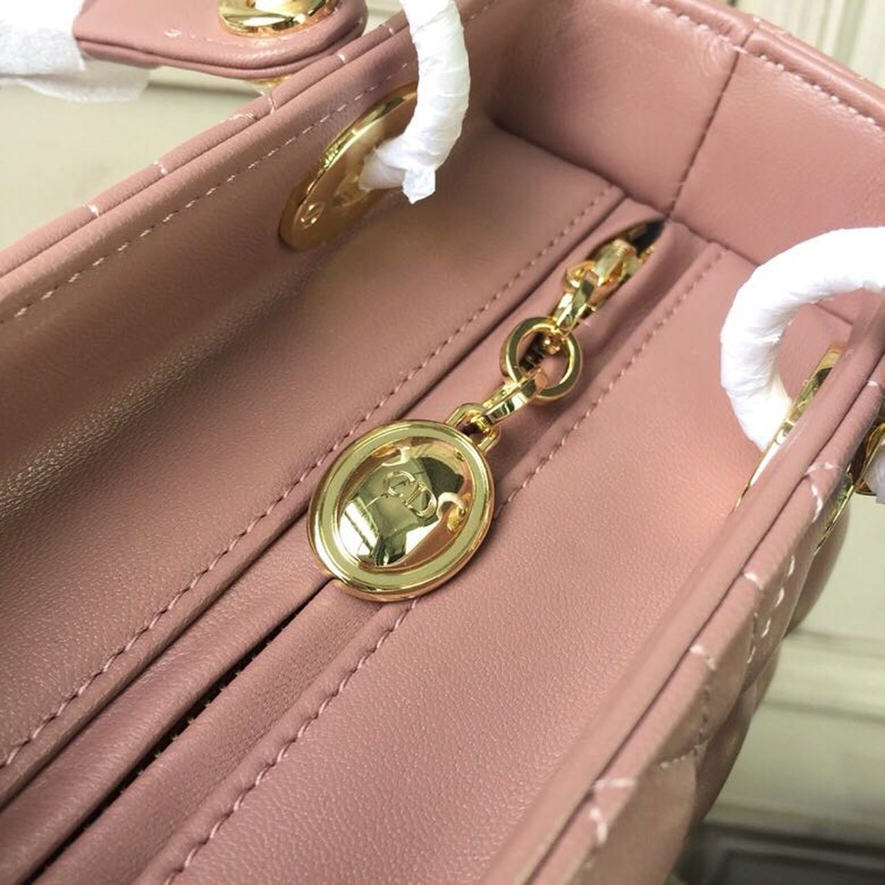 Top Quality MeTop Qualityum Lady Bag Gold Toned Hardware Dusty Pink For Women 24cm/9in CD