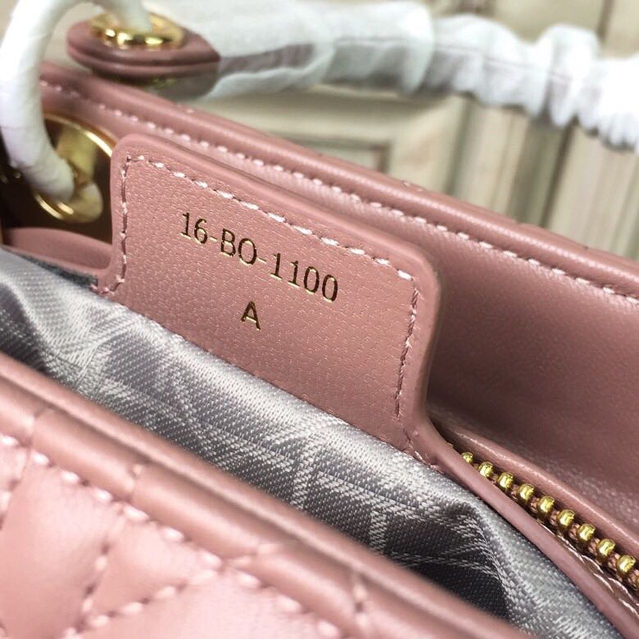 Top Quality MeTop Qualityum Lady Bag Gold Toned Hardware Dusty Pink For Women 24cm/9in CD