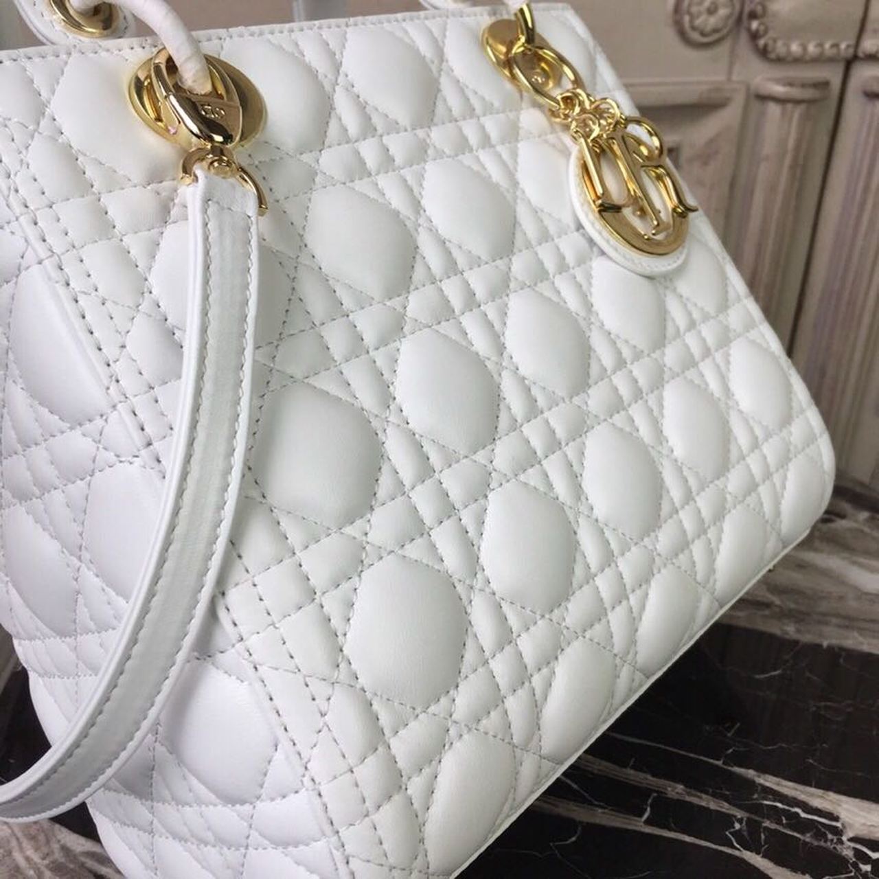 Top Quality MeTop Qualityum Lady Bag Gold Toned Hardware White For Women 24cm/9in CD