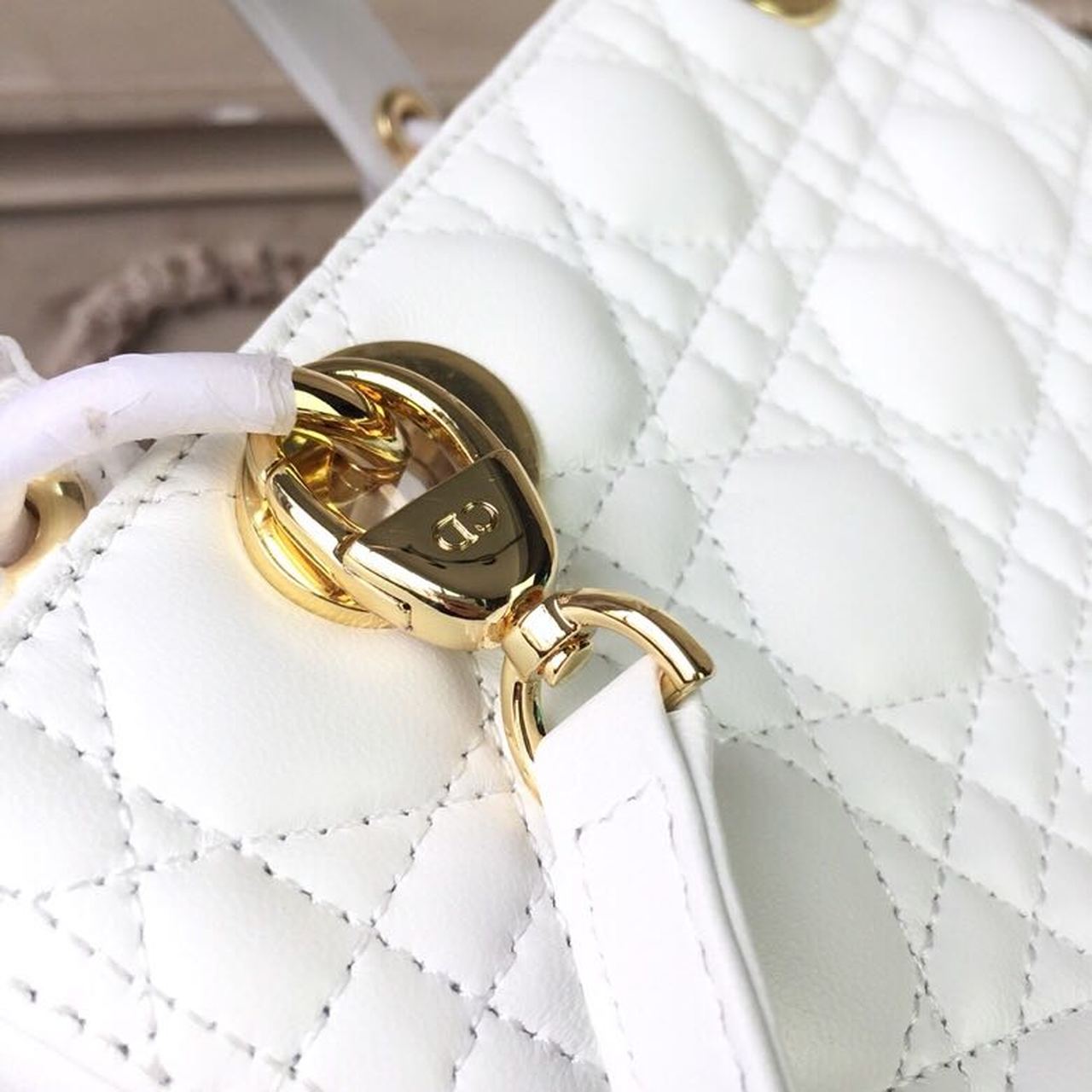 Top Quality MeTop Qualityum Lady Bag Gold Toned Hardware White For Women 24cm/9in CD
