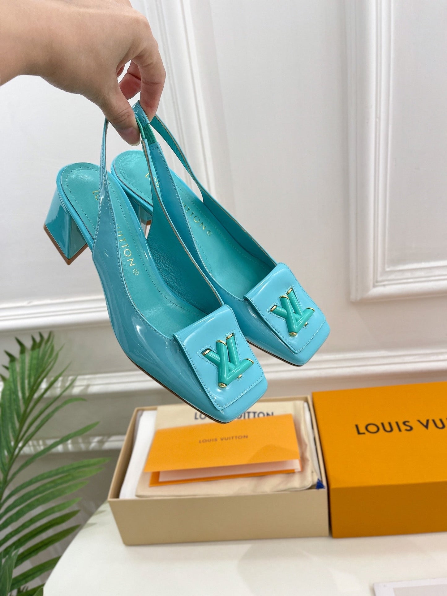 New 1:1 rep LUV High Heel Shoes 028