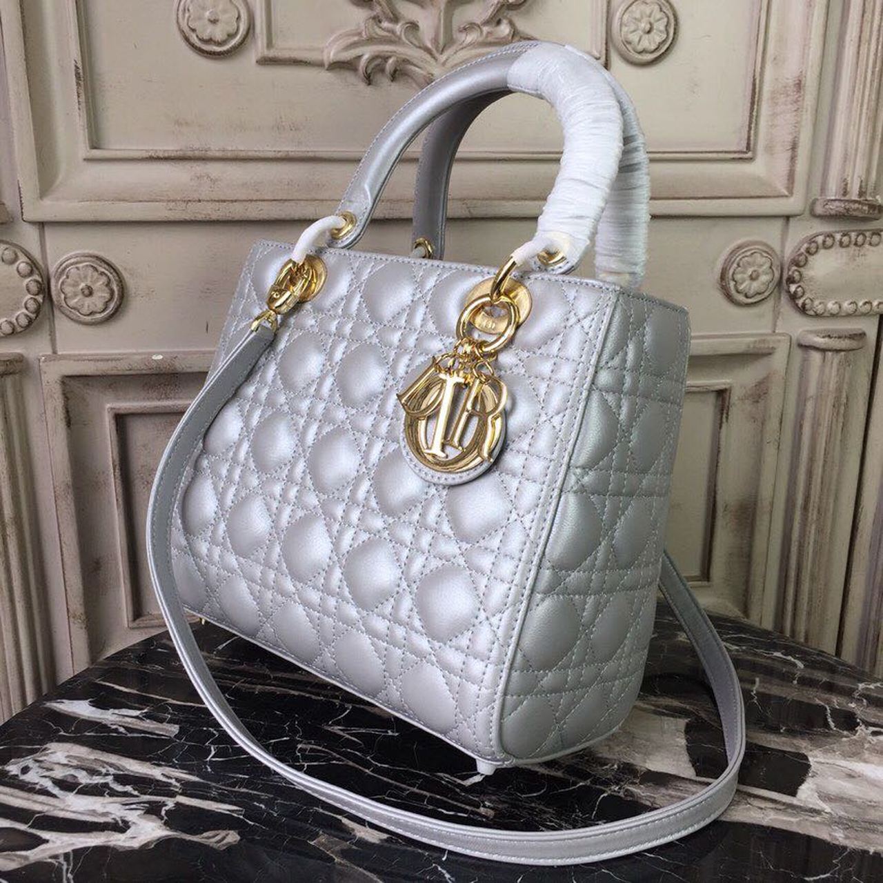 Top Quality MeTop Qualityum Lady Bag Gold Toned Hardware For Women 9.5in/24cm CD