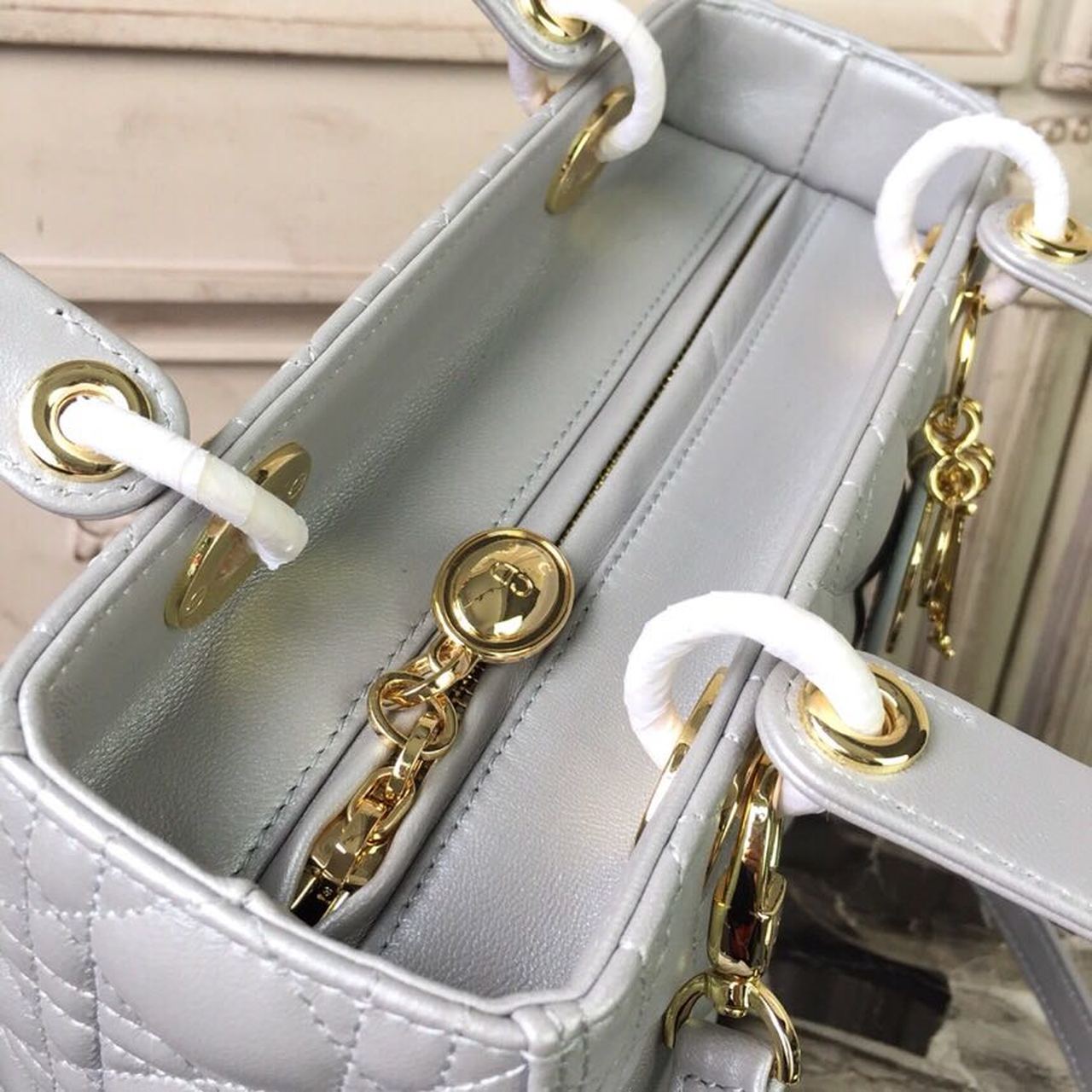 Top Quality MeTop Qualityum Lady Bag Gold Toned Hardware For Women 9.5in/24cm CD