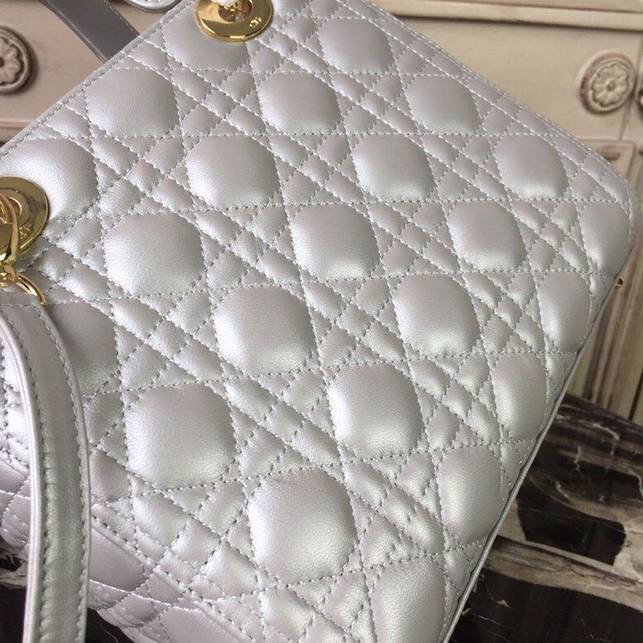 Top Quality MeTop Qualityum Lady Bag Gold Toned Hardware For Women 9.5in/24cm CD
