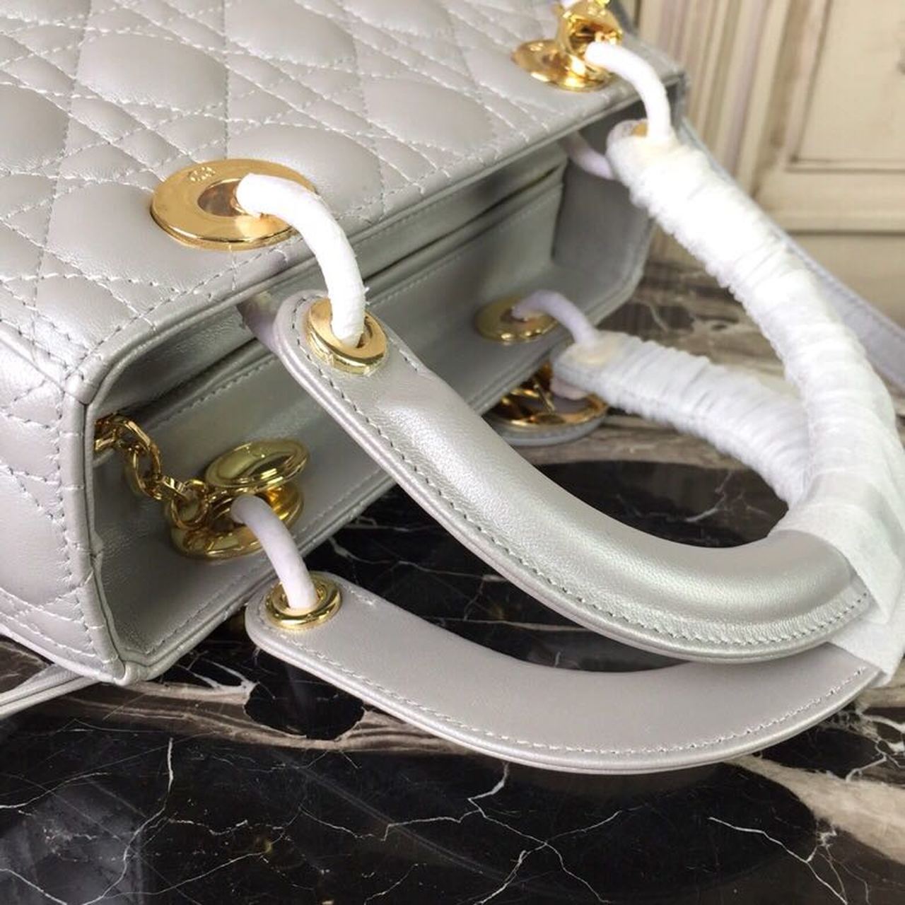 Top Quality MeTop Qualityum Lady Bag Gold Toned Hardware For Women 9.5in/24cm CD