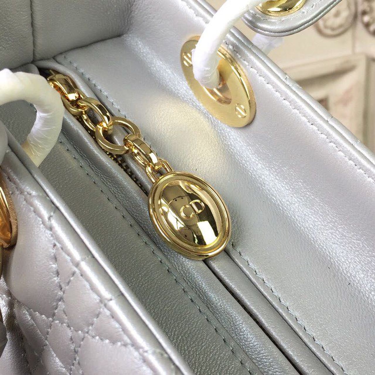 Top Quality MeTop Qualityum Lady Bag Gold Toned Hardware For Women 9.5in/24cm CD