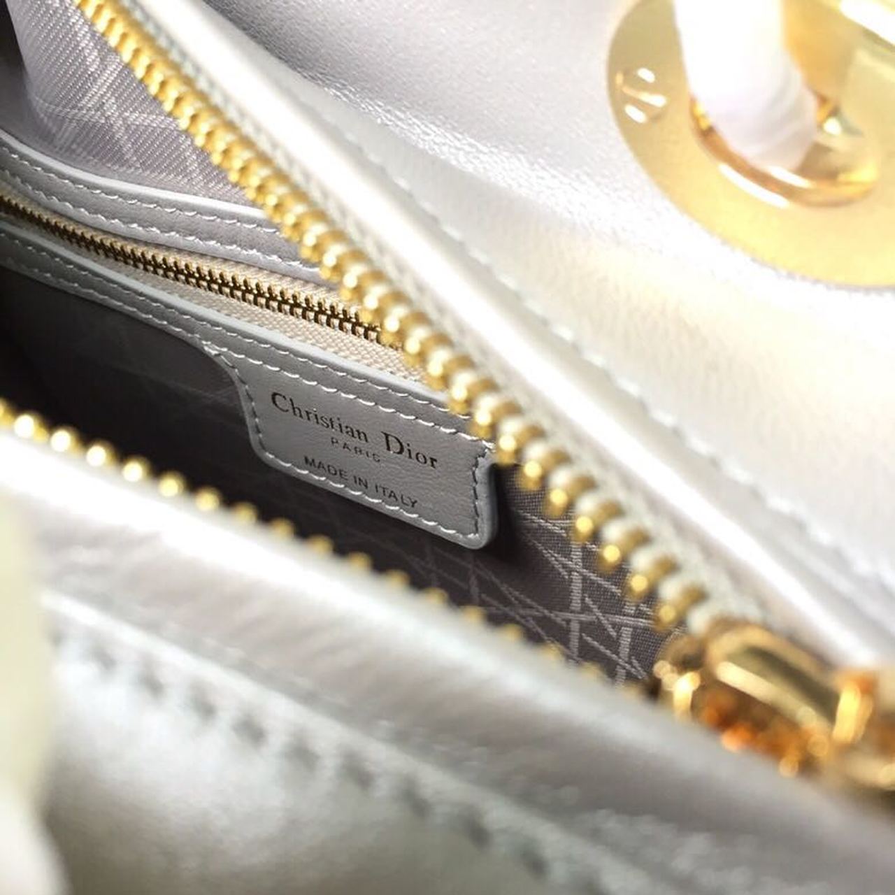 Top Quality MeTop Qualityum Lady Bag Gold Toned Hardware For Women 9.5in/24cm CD