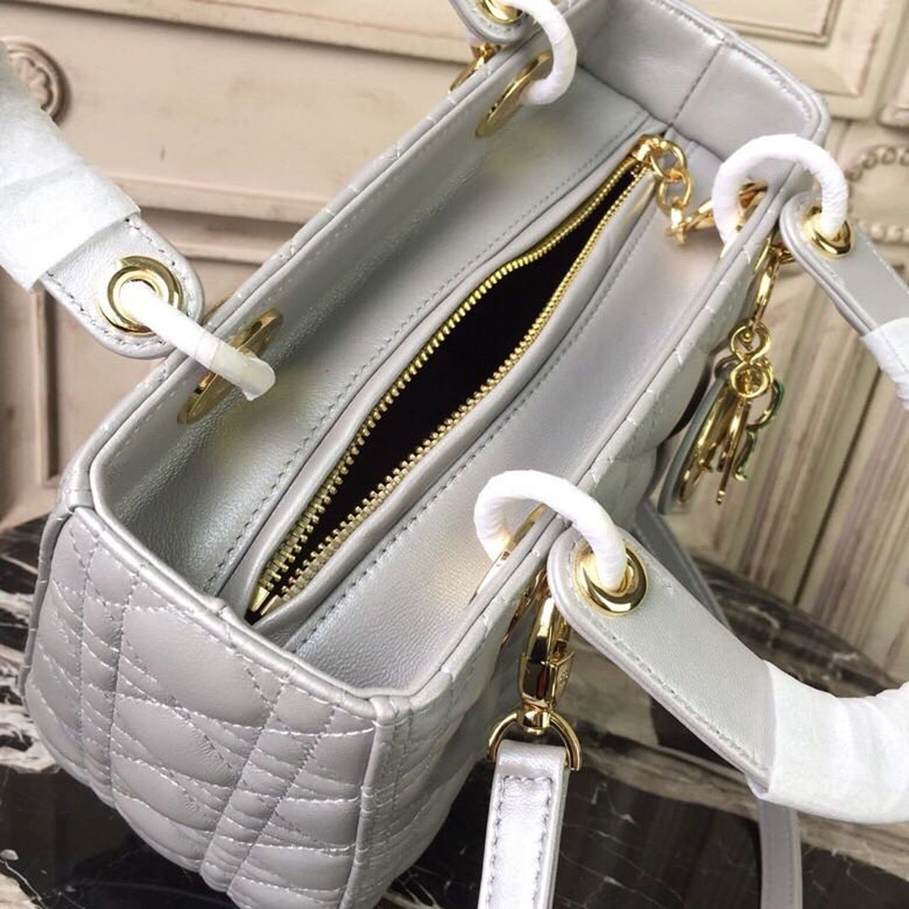 Top Quality MeTop Qualityum Lady Bag Gold Toned Hardware For Women 9.5in/24cm CD