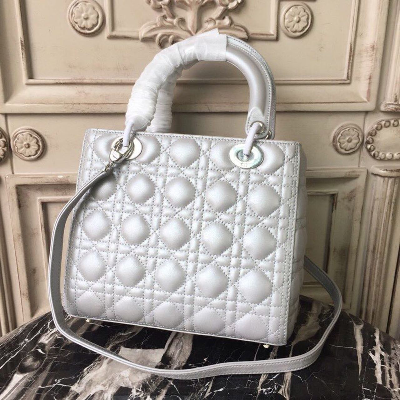 Top Quality MeTop Qualityum Opaline Gray Pearlescent Cannage Lady Bag Hardware Pearl Gold For Women 9.5in/24cm CD